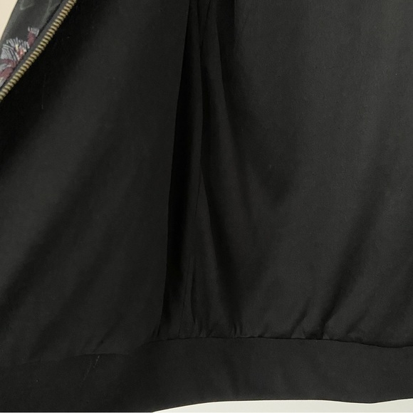 AMARYLLIS BLACK/FLORAL LIGHTWEIGHT BOMBER STYLE JACKET WITH GOLD ZIPPER, SMALL - Picture 5 of 11